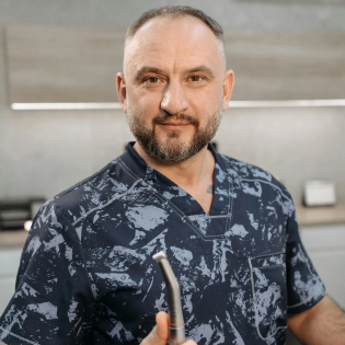 Fotografie zubního lékaře při práci